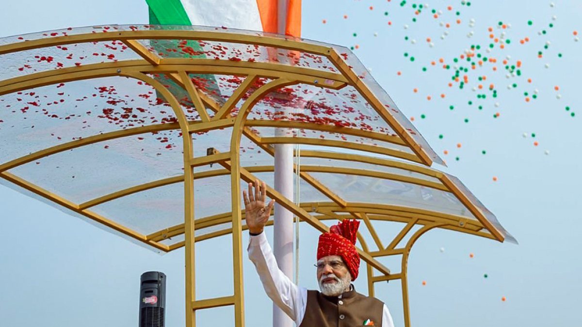 Modi waves to nation from Red Fort on 80th Independence Day