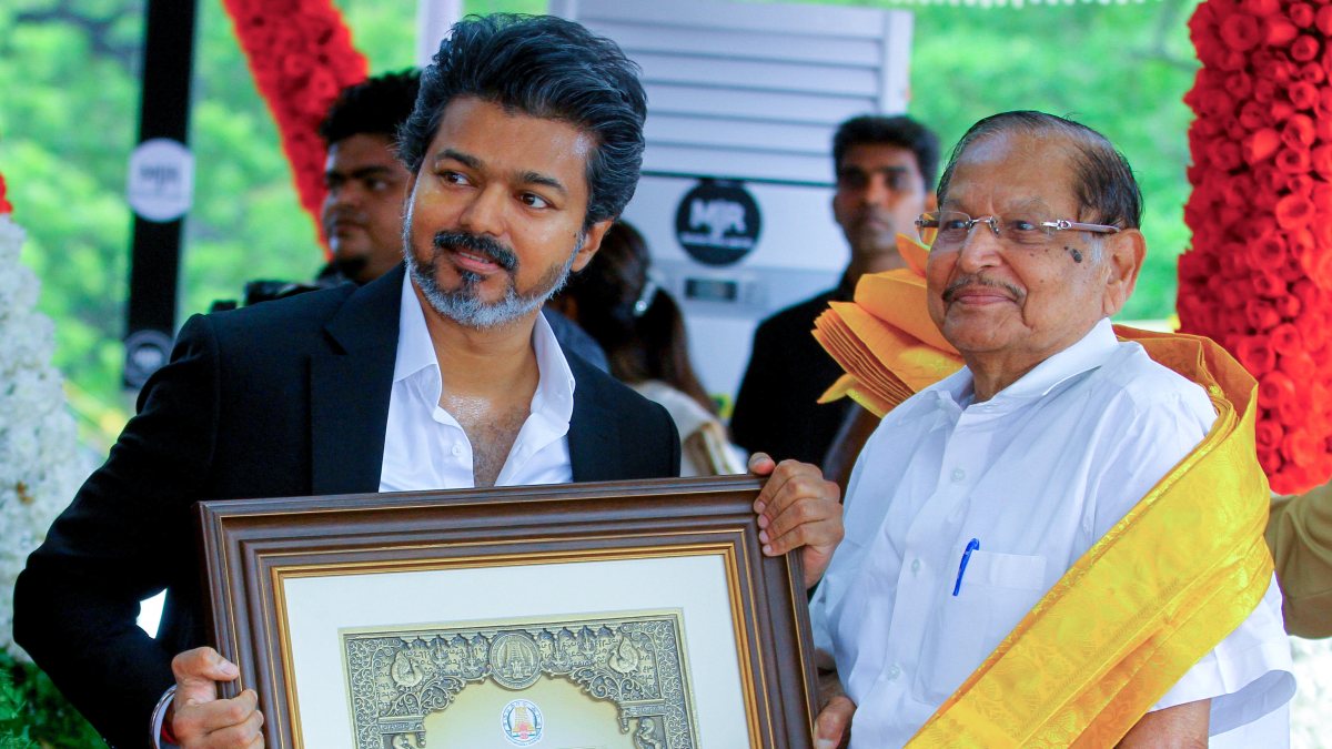 Chennai CM Vijay honours ex-TNCC chief with Thagaisal Thamizhar Award