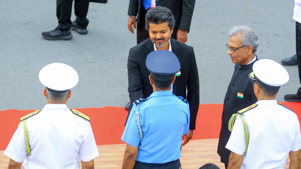 Tamil Nadu CM greets Air Force officer at Independence Day event