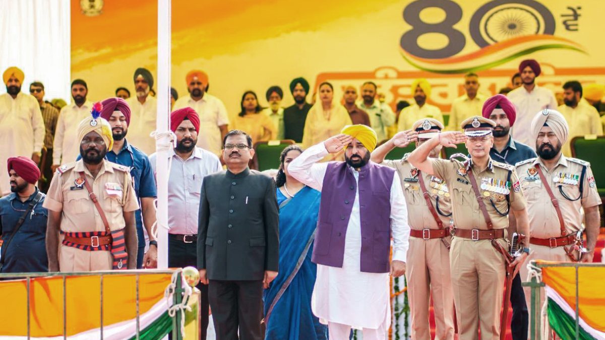 Punjab CM Mann salutes after hoisting flag at Hussainiwala