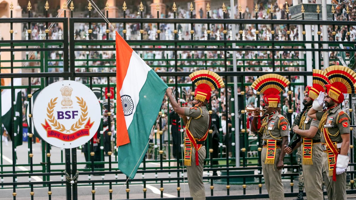 BSF soldier hoists flag at Attari Wagha on 80th Independence Day