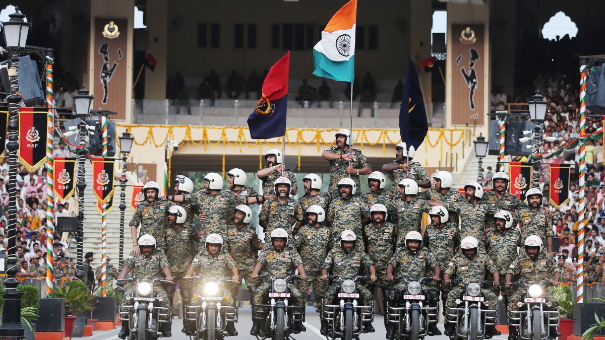 BSF Daredevils perform at Attari Wagah on Independence Day