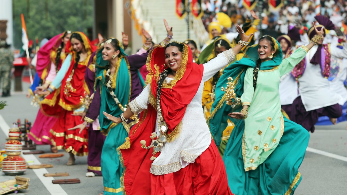 Students perform Giddha at Attari border on Independence Day