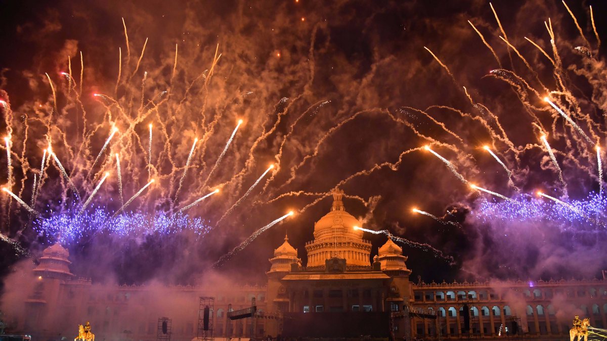Bengaluru celebrates 80th Independence Day with firecrackers at Vidhana Soudha