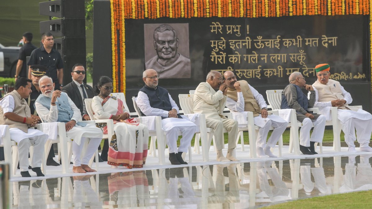 Modi leads tributes at Vajpayee memorial on death anniversary
