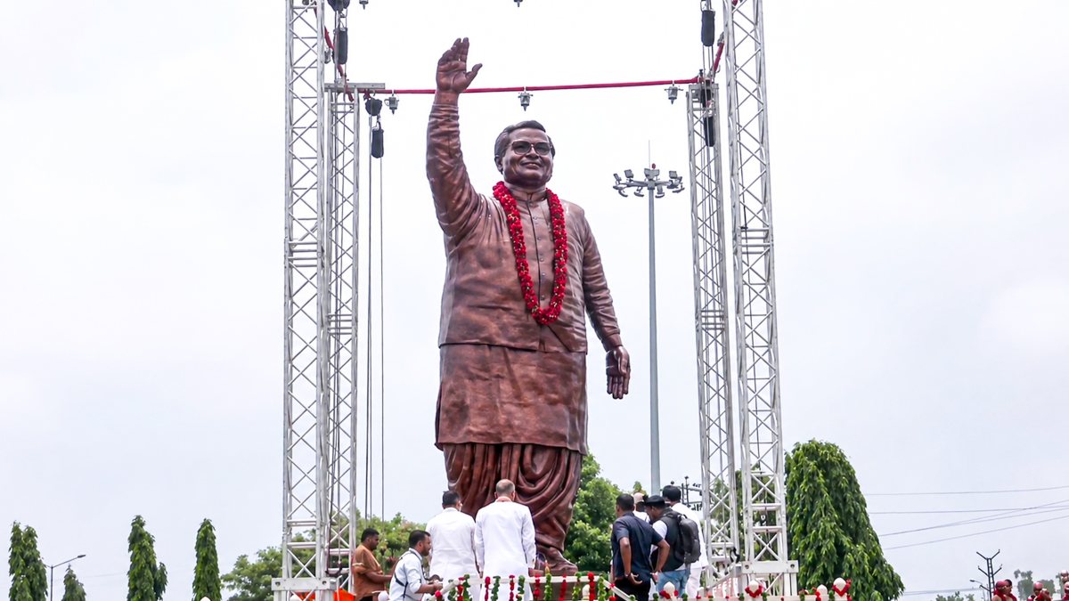21-foot Vajpayee statue unveiled in Chittorgarh on death anniversary