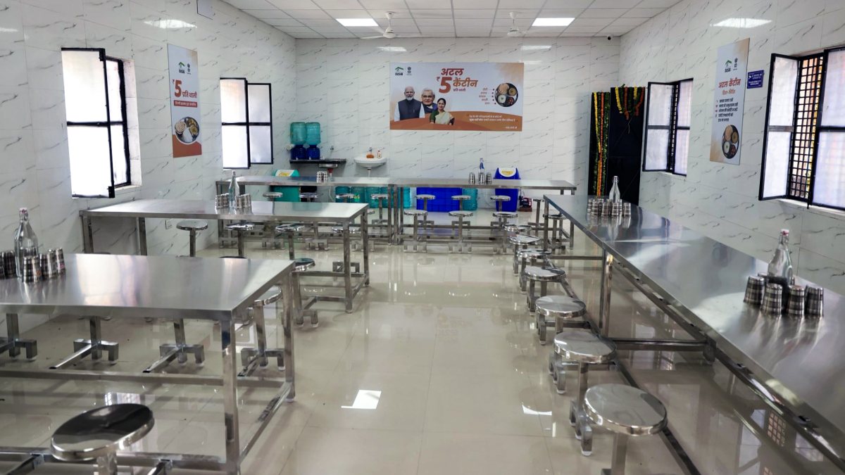 Delhi inaugurates 25 Atal Canteens, crosses 100 mark on Vajpayee anniversary