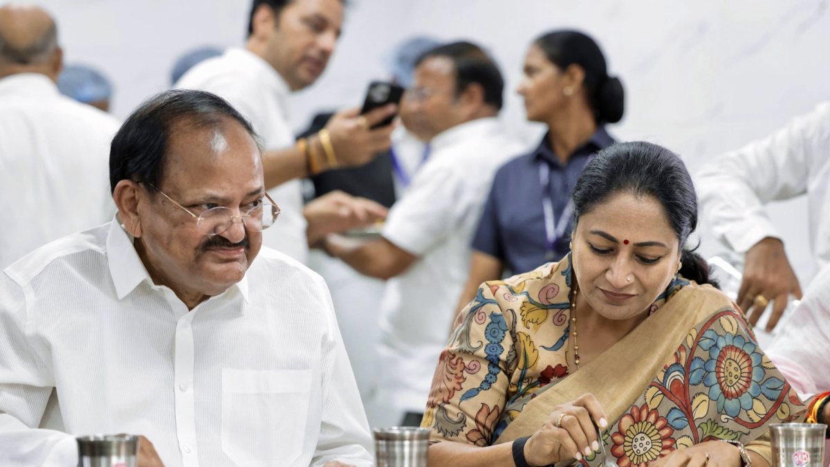 Naidu, Gupta inaugurate 25 Atal Canteens on Vajpayee death anniversary