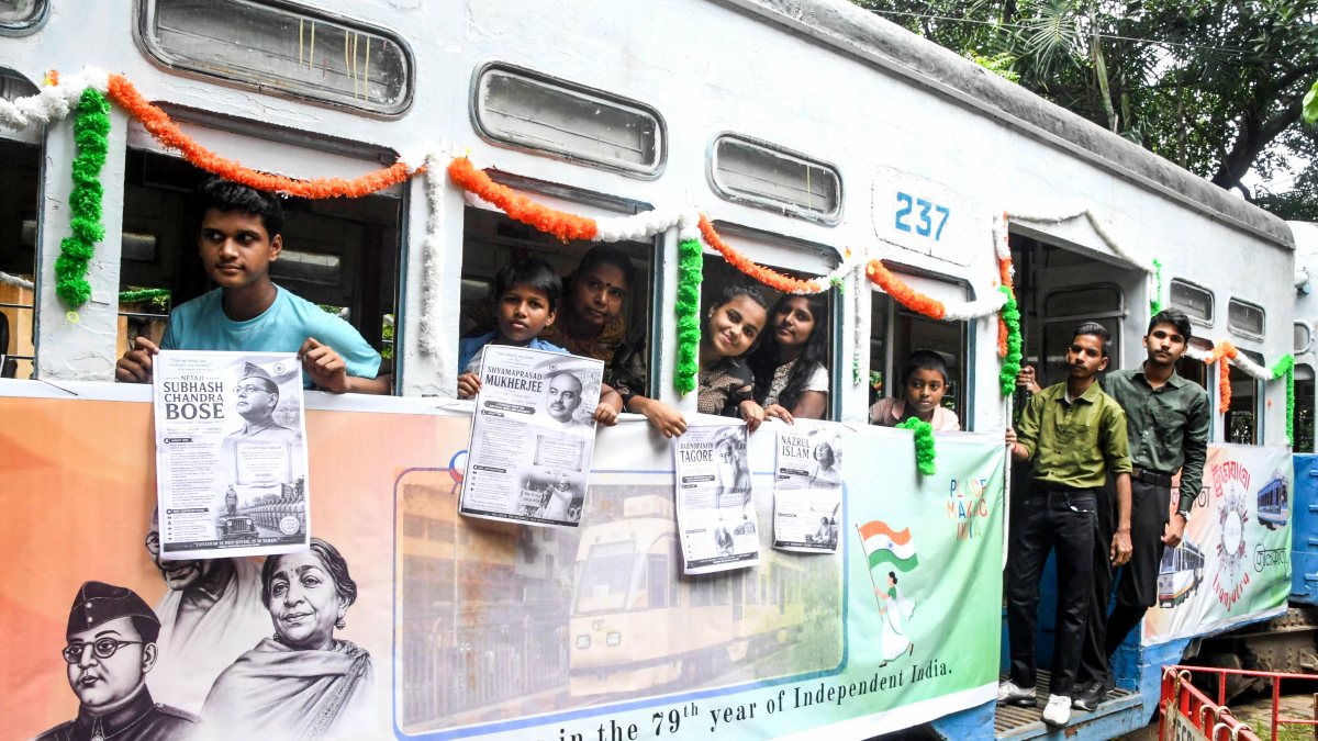 Kolkata tram ride marks 80th Independence Day with placards