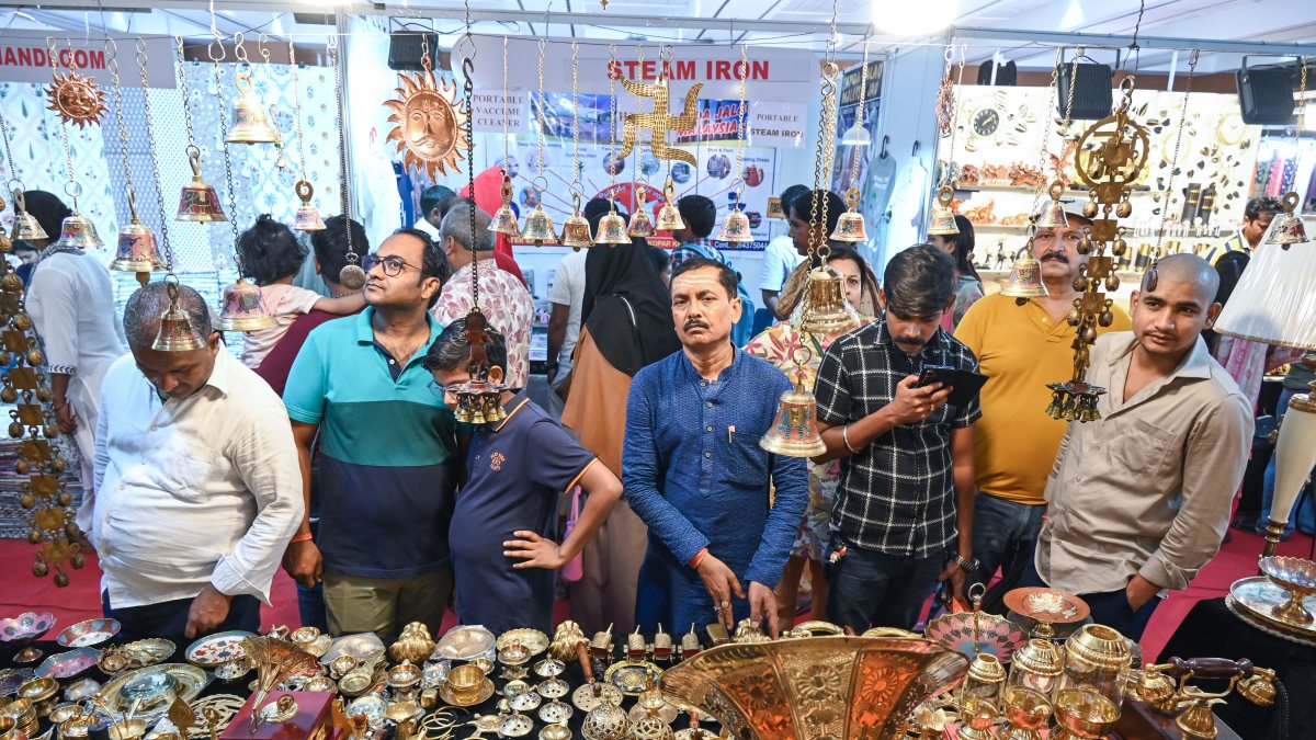 Patna trade fair draws crowds at Gyan Bhawan