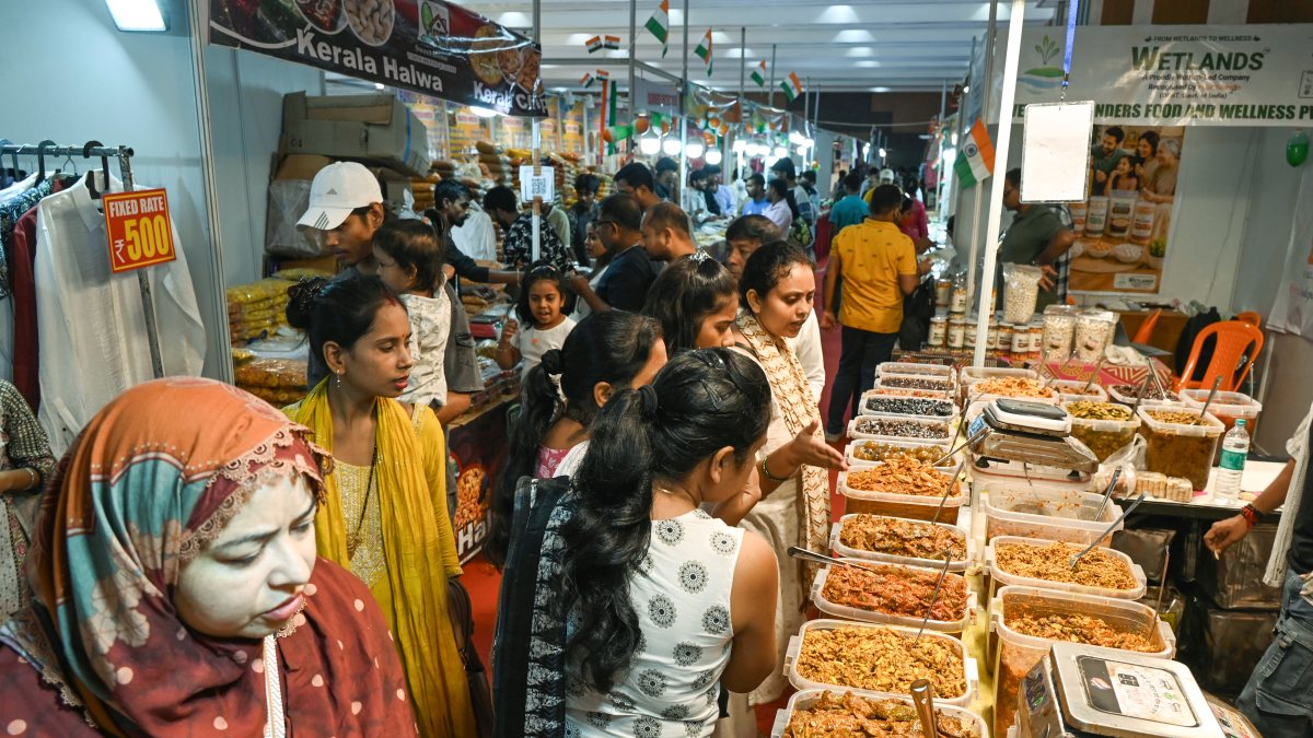 Patna trade fair draws crowds at Gyan Bhawan