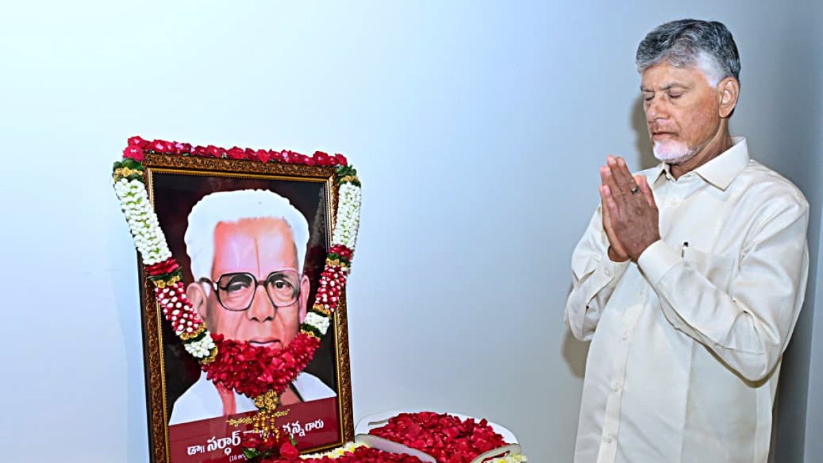CM Naidu pays tributes to Sardar Gouthu Latchanna on birth anniversary