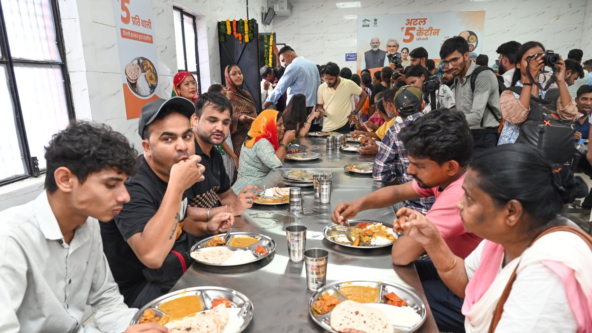 Delhi inaugurates 25 Atal Canteens, crosses 100 mark