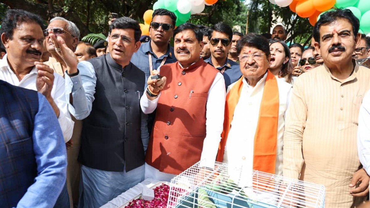 MP CM inaugurates 14D cinema, virtual jungle safari in Indore zoo