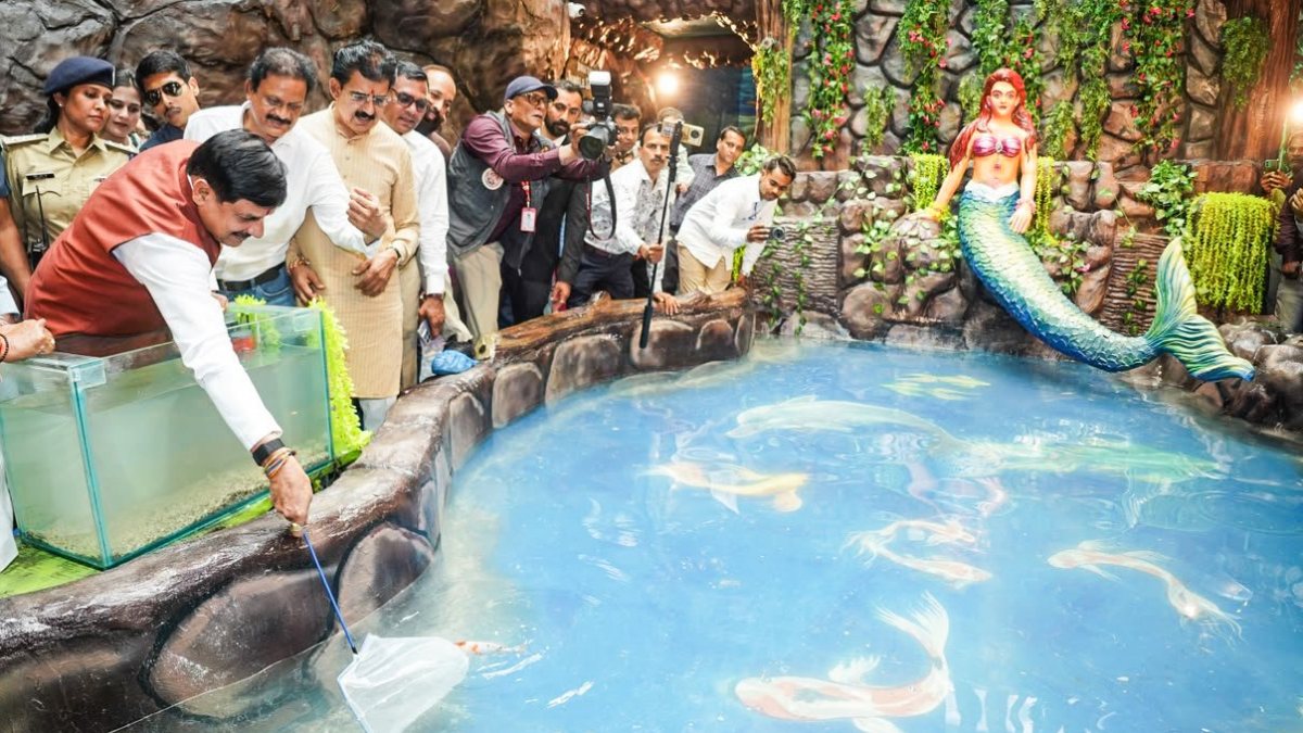 MP CM Yadav inaugurates 14D theatre, jungle safari at Indore zoo