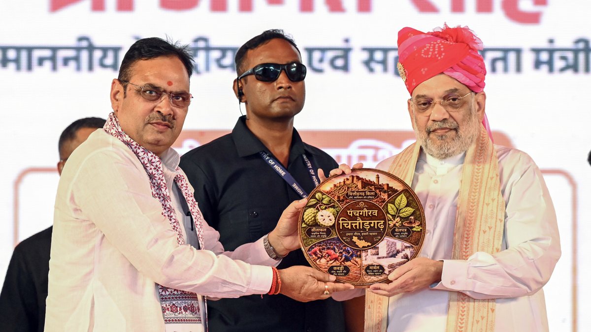 Amit Shah receives memento at Atal Gaurav Smriti Samaroh in Chittorgarh