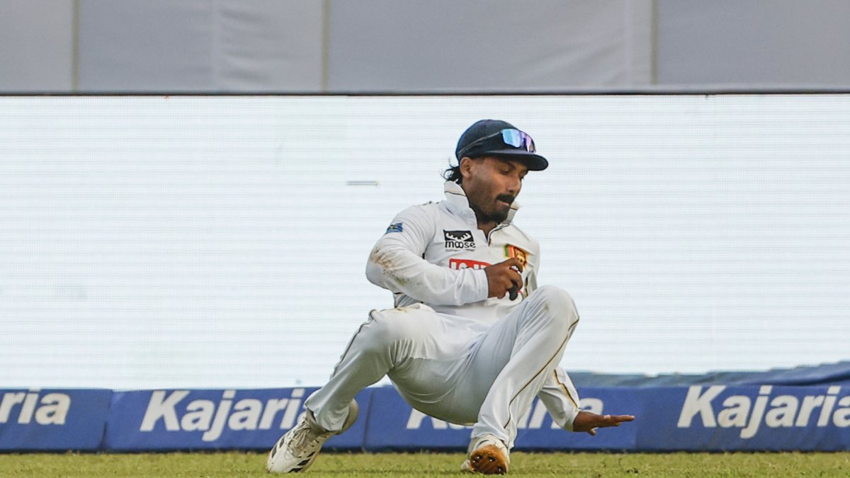 Lahiru Udara's catch dismisses Manav Suthar on day 2