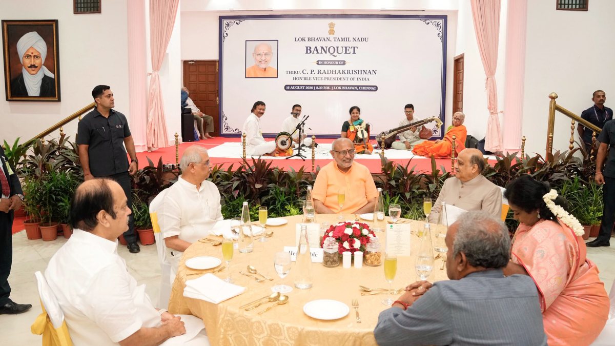 VP meets Tamil Nadu Governor at Chennai banquet