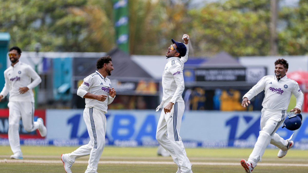 India celebrates Kamindu Mendis wicket on day three in Galle
