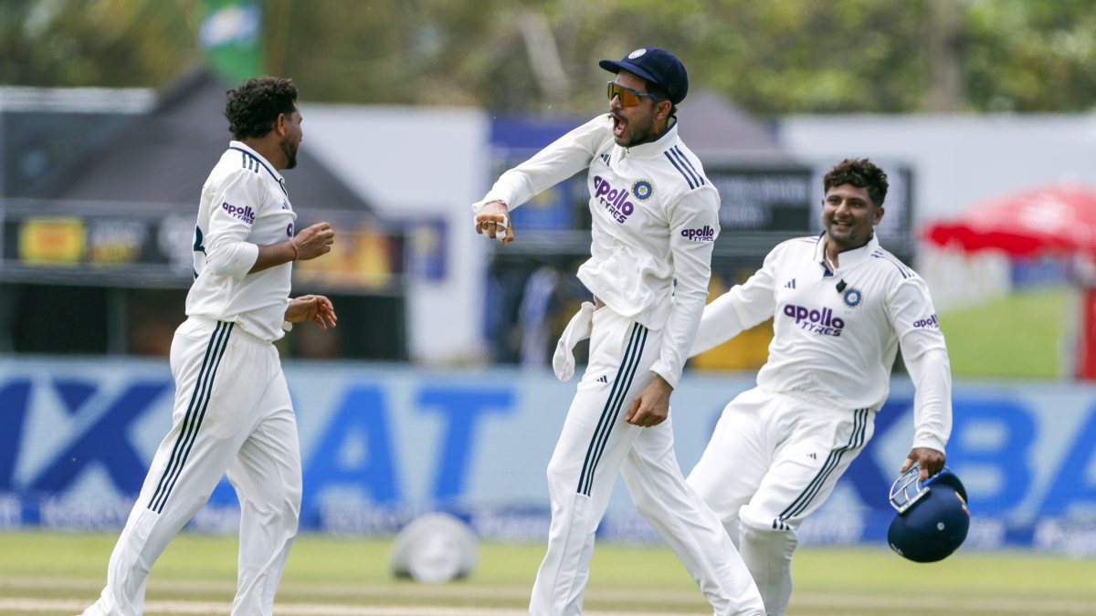 India celebrates Kamindu Mendis wicket on day three in Galle