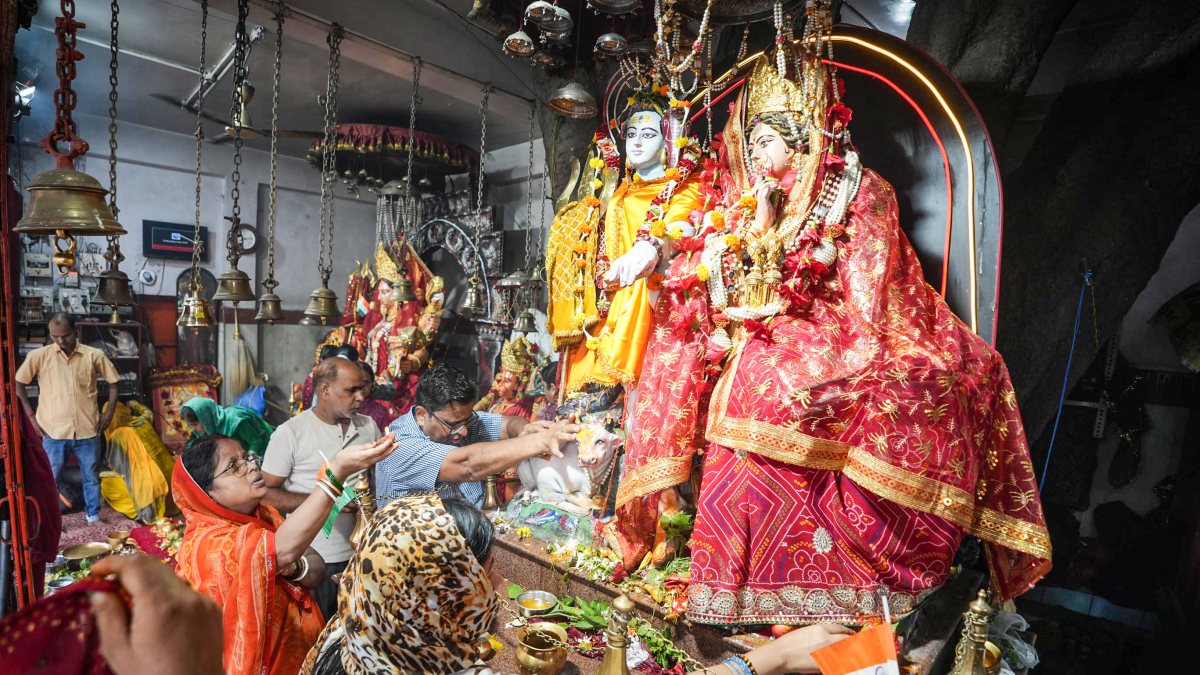 Devotees throng Patna temple for Shravan, Nag Panchami rituals