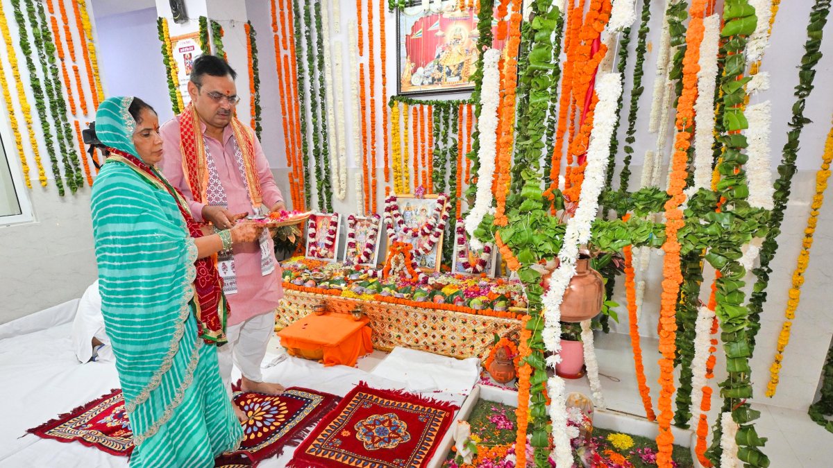 Rajasthan CM performs aarti at Raj Rajeshwari Temple in Jaipur