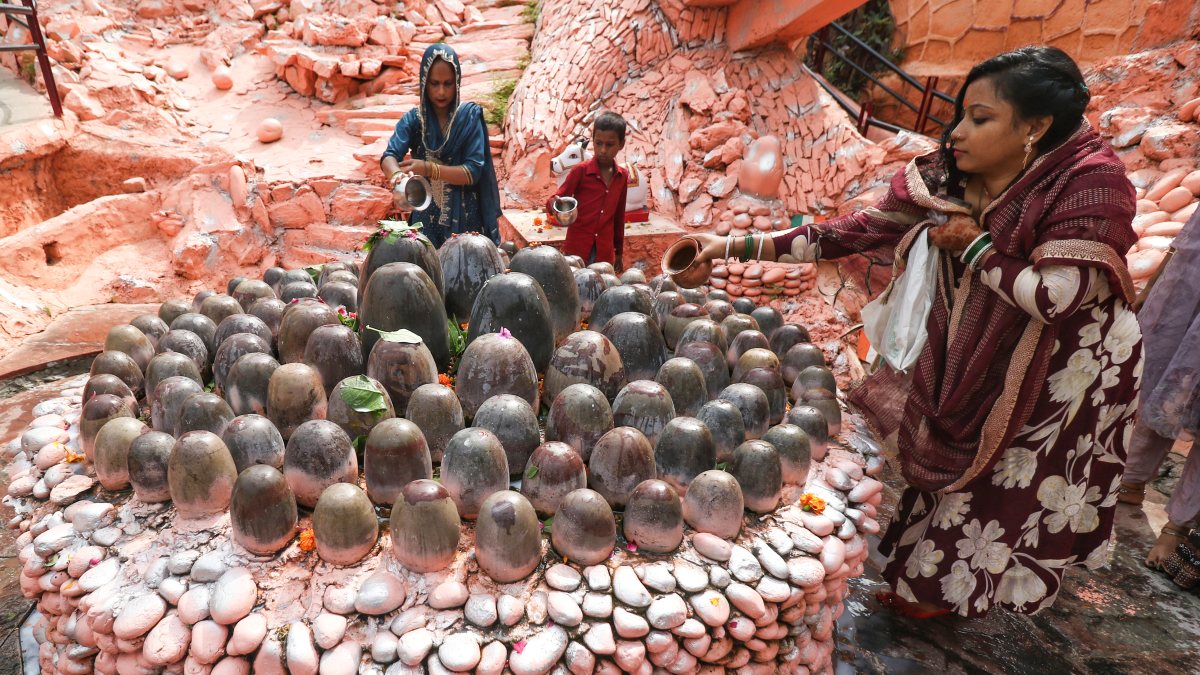 Devotees perform Jal Abhishek at Delhi temple on Sawan third Monday
