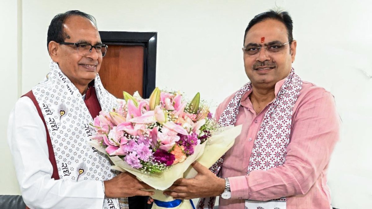 Rajasthan CM welcomes Union Minister Chouhan in Jaipur