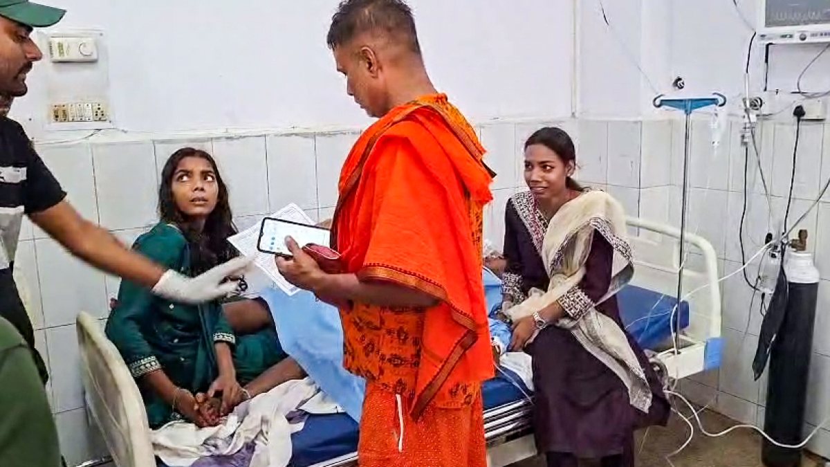 Survivor receives medical aid after Ashokdham stampede in Bihar