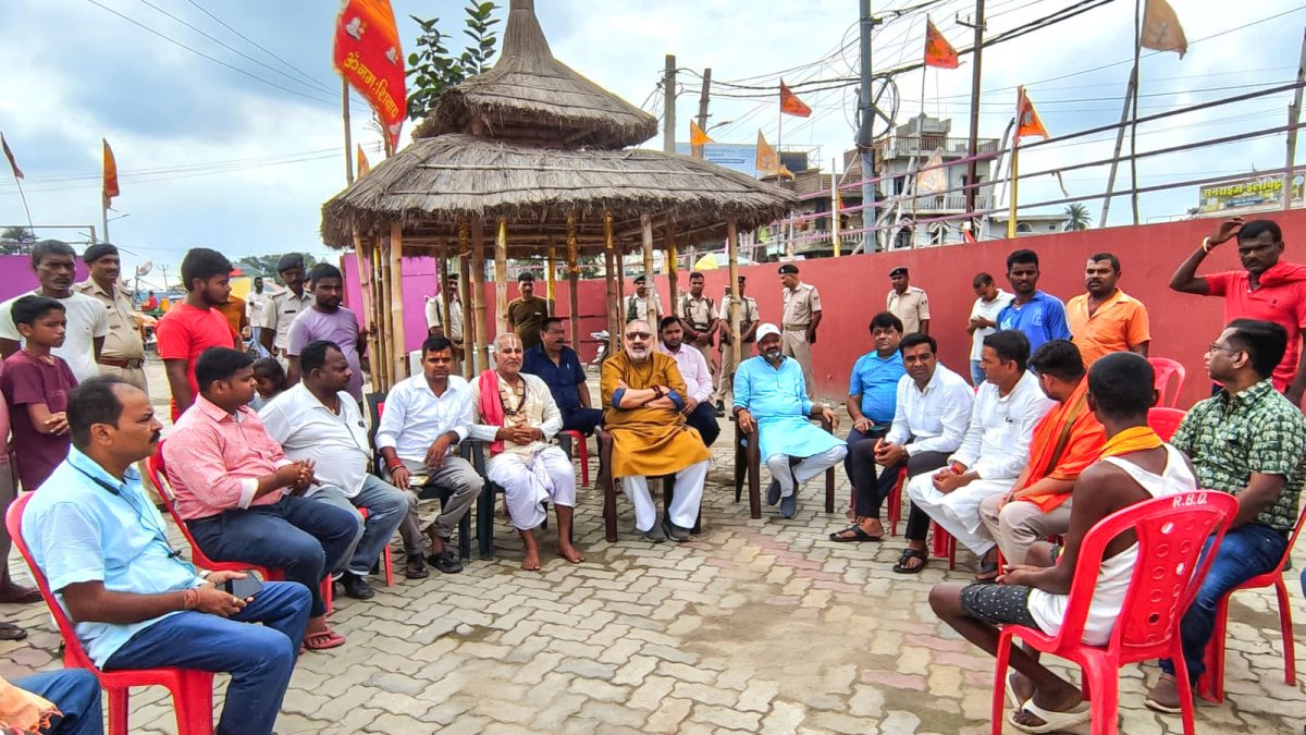 Giriraj Singh interacts with devotees at Begusarai temple
