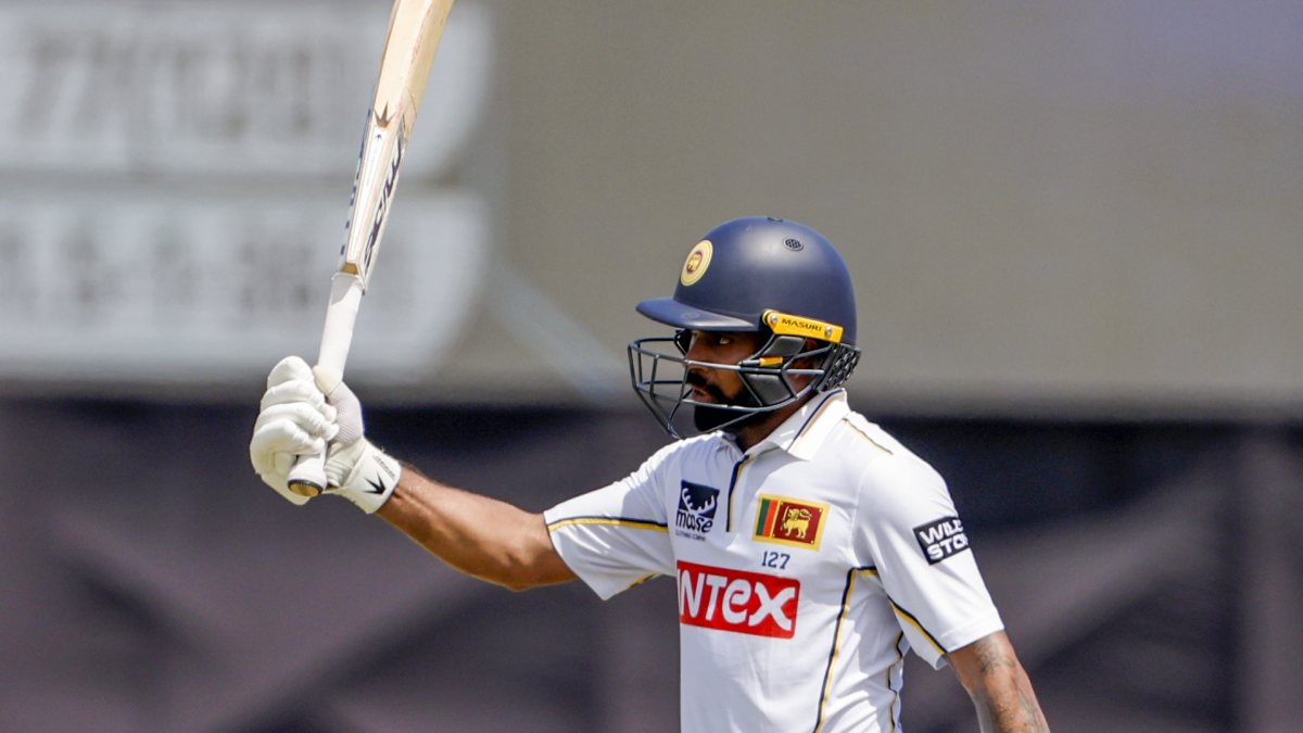 Dickwella celebrates half century on day 3 of first Test