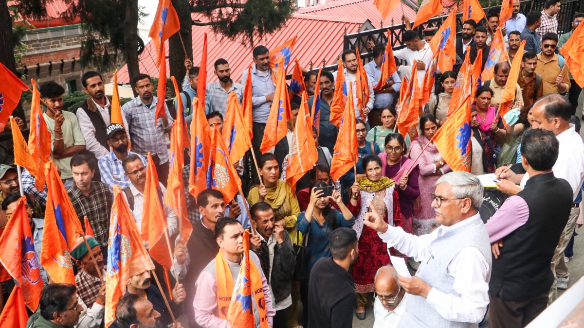 BMS workers protest outside Shimla DC office over demands