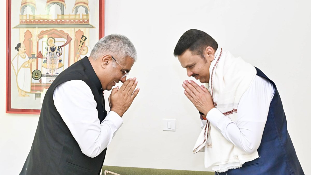 Maharashtra CM Fadnavis calls on Union Minister Yadav in Delhi