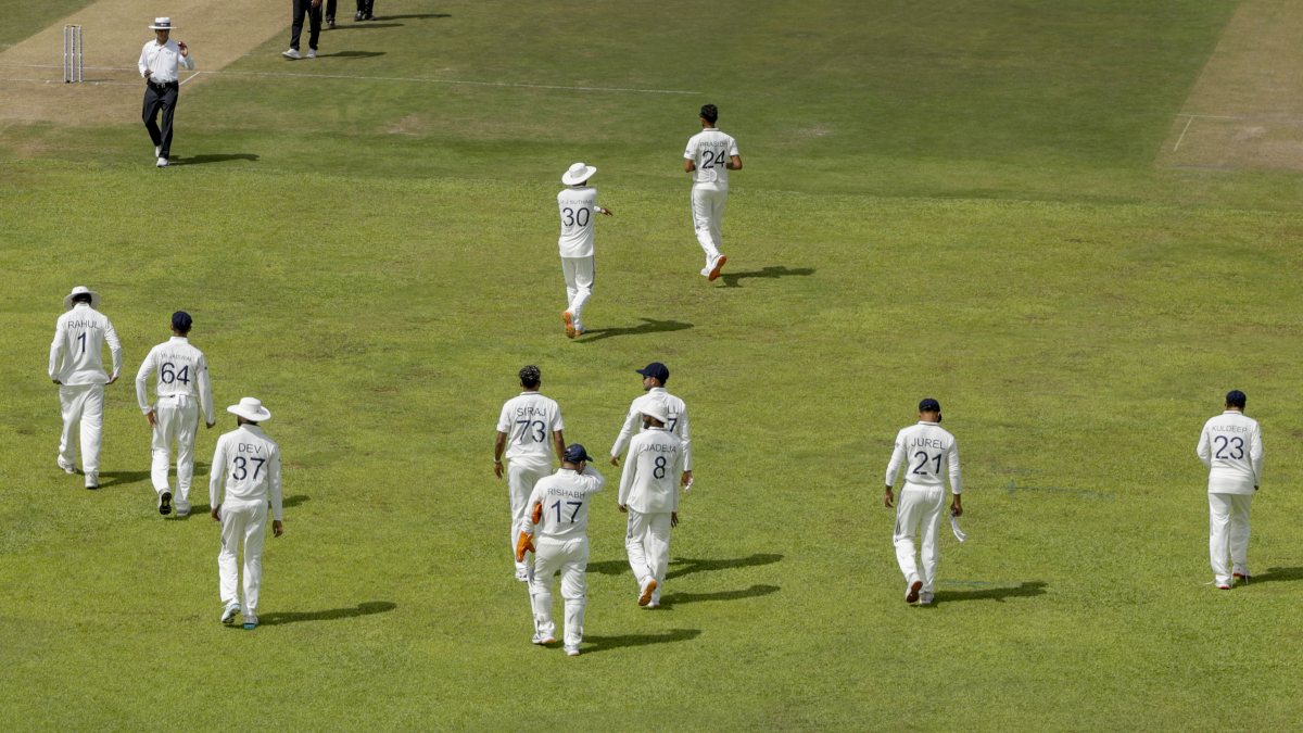 Indian squad arrive for day 3 play in Galle Test