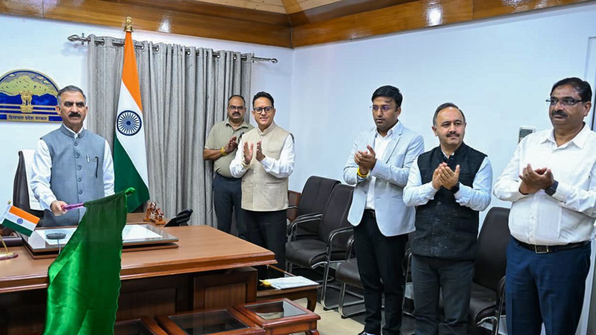 Himachal CM flags off 25 e-buses for Mandi district