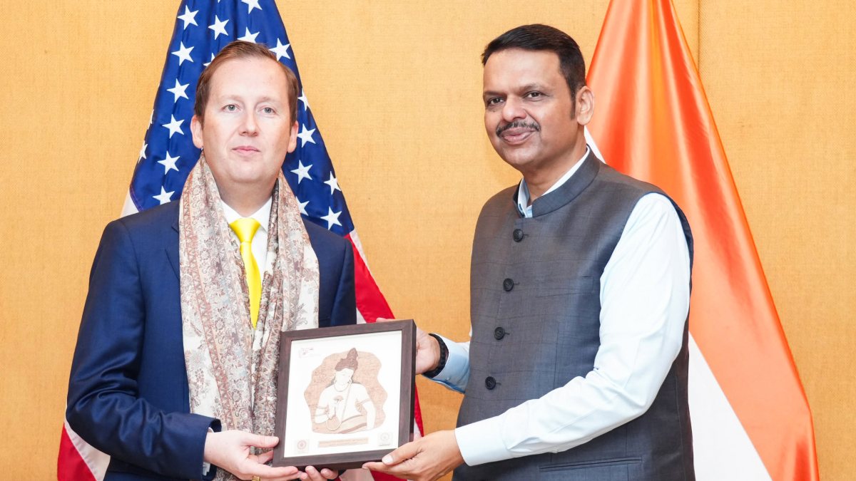 Fadnavis welcomes US Ambassador Gor in Mumbai