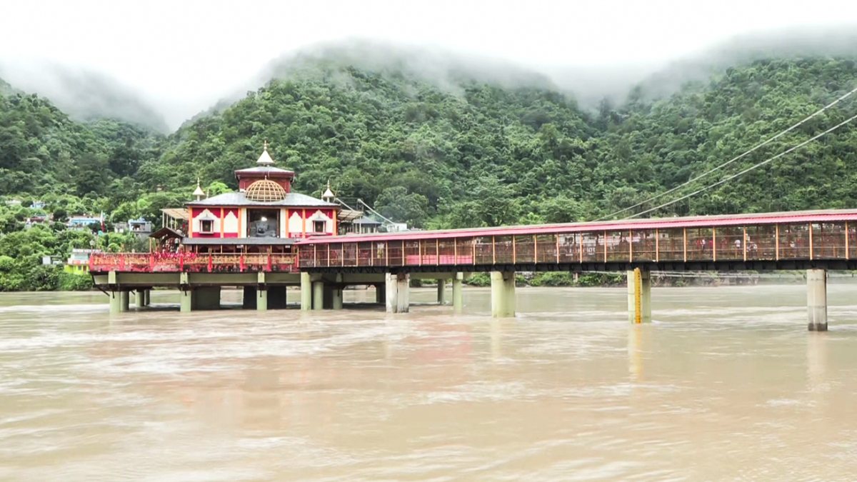Alakhnanda River water reaches temple platform after heavy rain