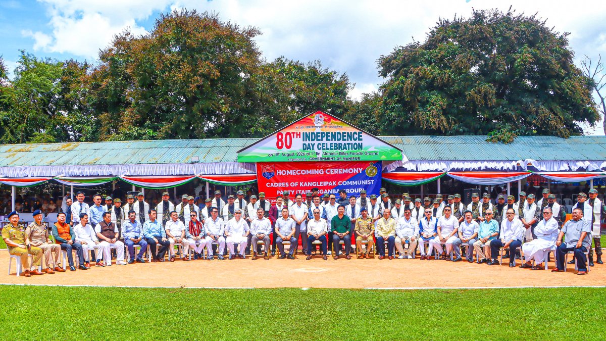 Manipur CM poses with KCP cadres at homecoming ceremony