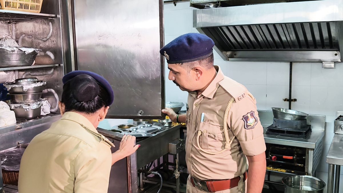 Child dies, 3 hospitalised in suspected Surat food poisoning