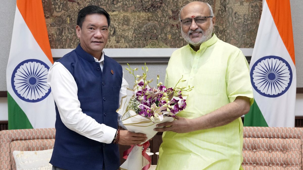 Arunachal CM Pema Khandu meets Vice President in Delhi