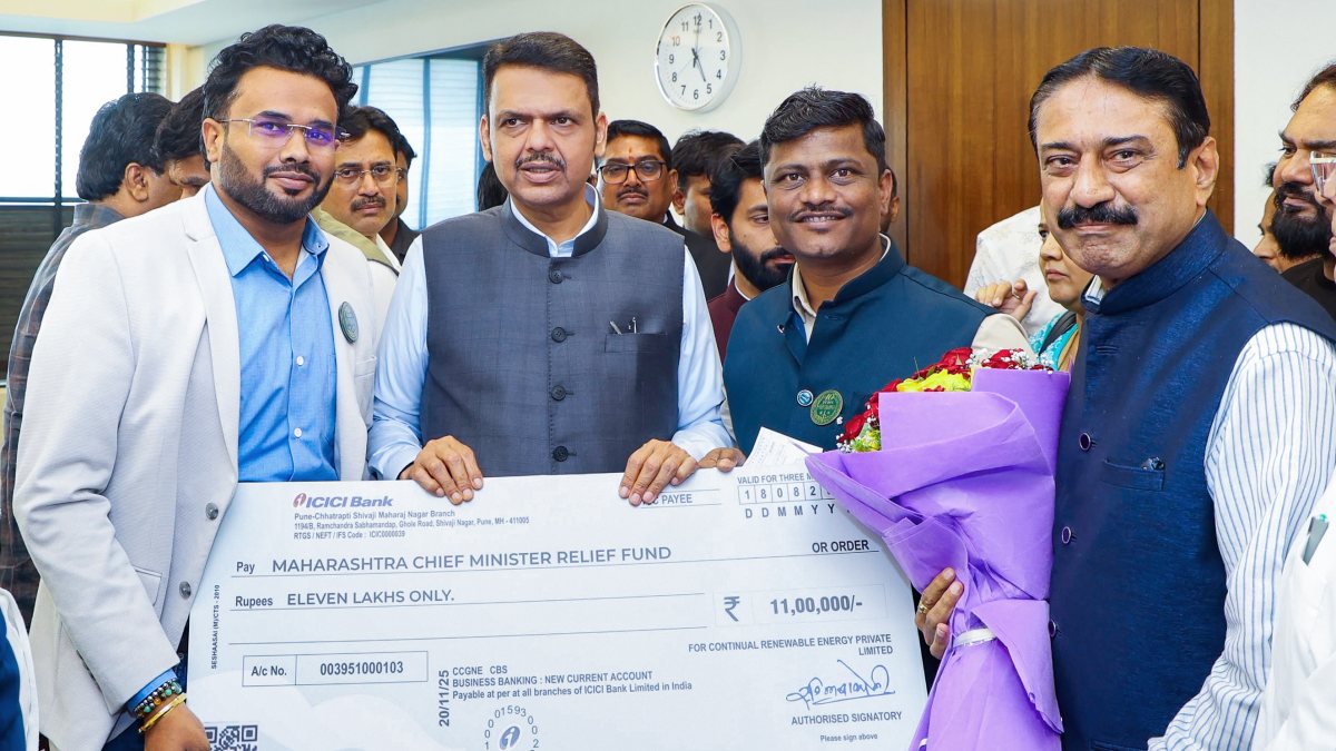 Maharashtra CM receives Rs 11 lakh donation for relief fund