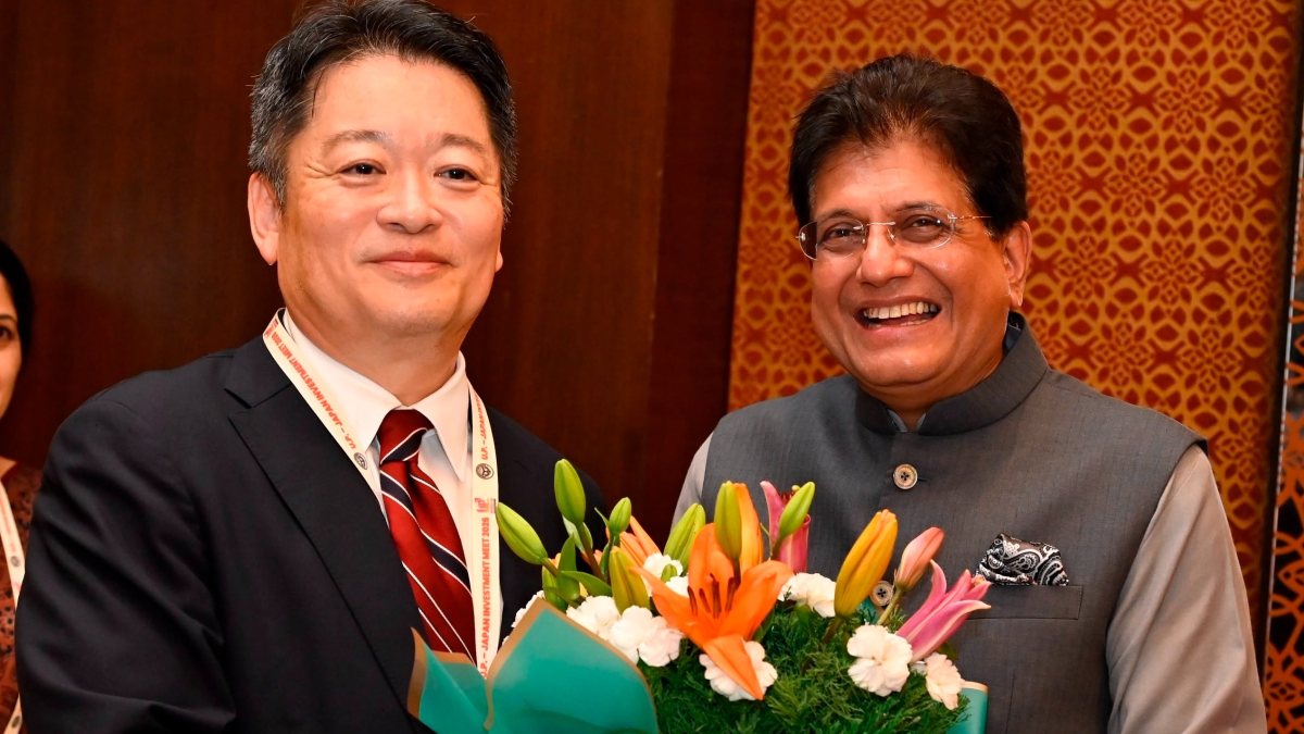 Goyal welcomes Yamanashi governor at New Delhi reception
