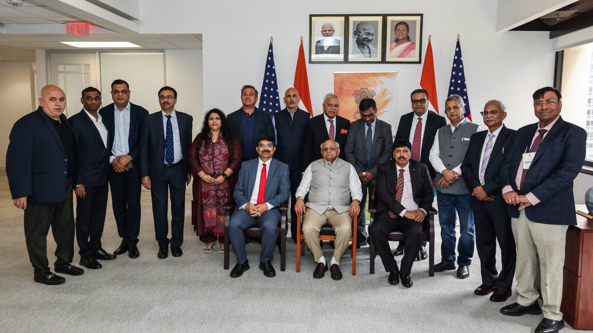Gujarat CM meets Indian Consul General in San Francisco
