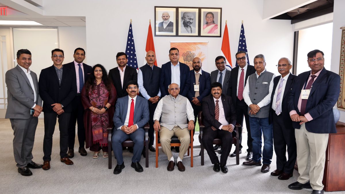 Gujarat CM meets Indian Consul General in San Francisco
