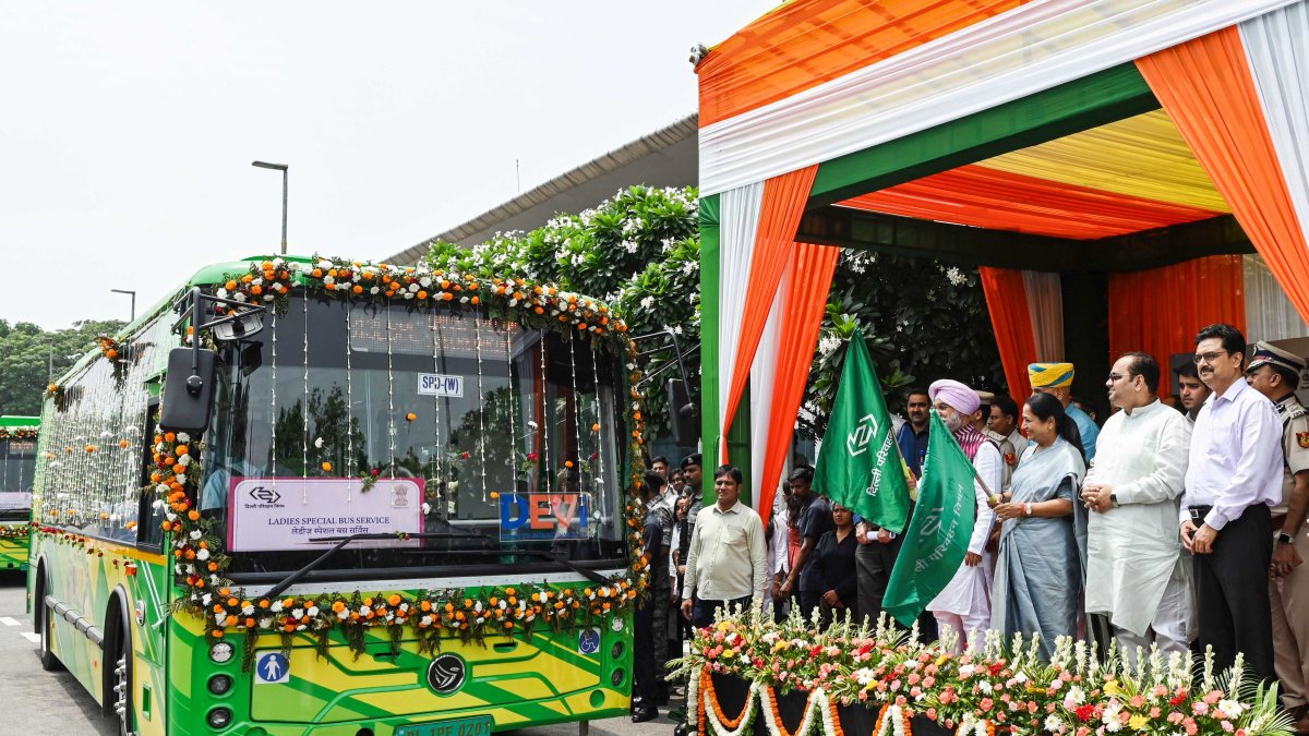 Delhi LG, CM flag off 200 new electric buses, launch ladies' special services