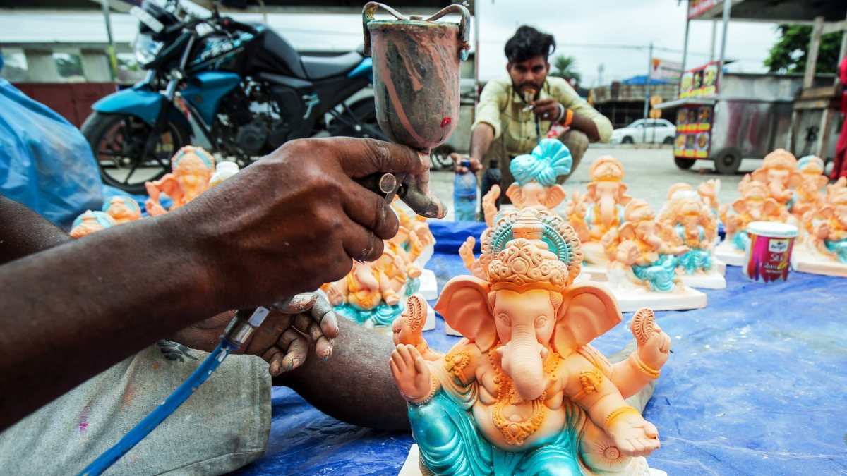 Amritsar artist crafts Ganesha idol ahead of festival