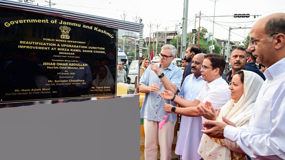 Omar Abdullah inaugurates Mirza Kamil Sahib Chowk in Srinagar