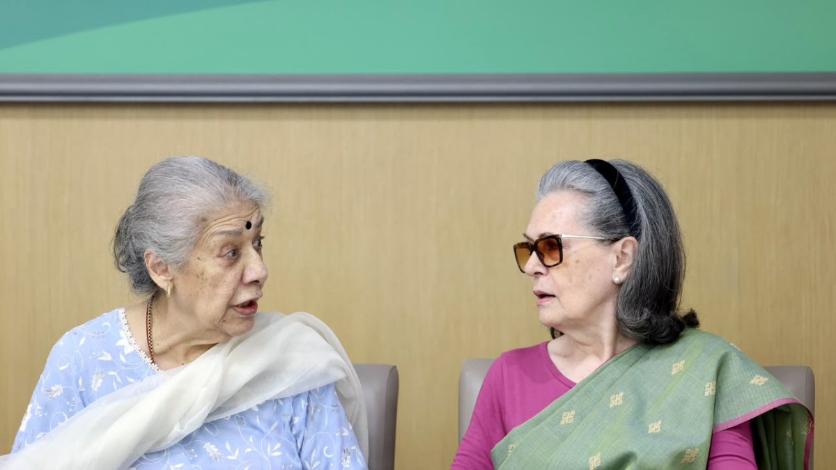 Congress leaders meet at CWC session in New Delhi