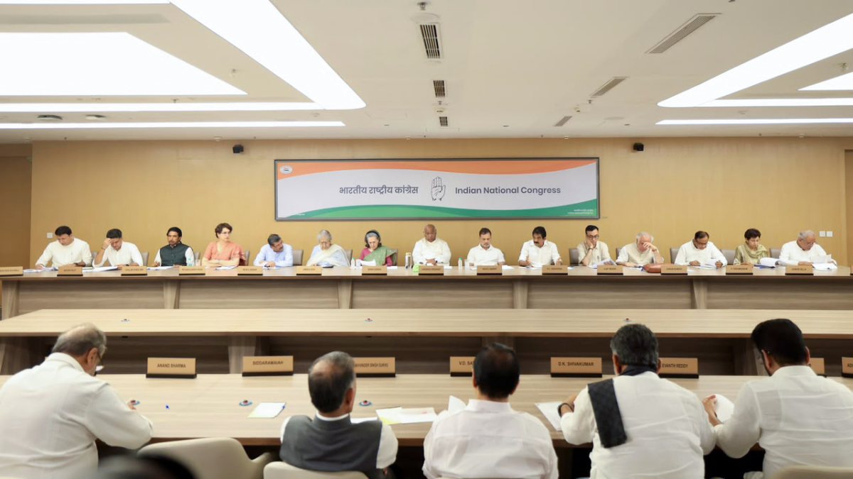 Congress leaders meet at Indira Bhawan for CWC session