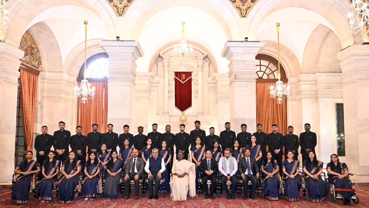 President Murmu meets IIS and ISS officer trainees at Rashtrapati Bhavan
